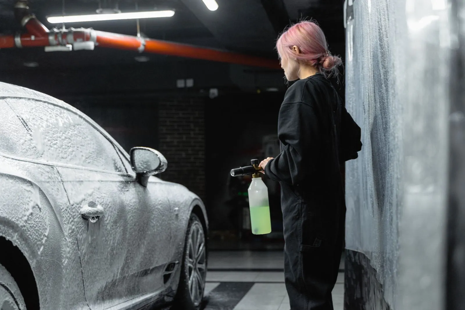 Decontaminating the paint with clay